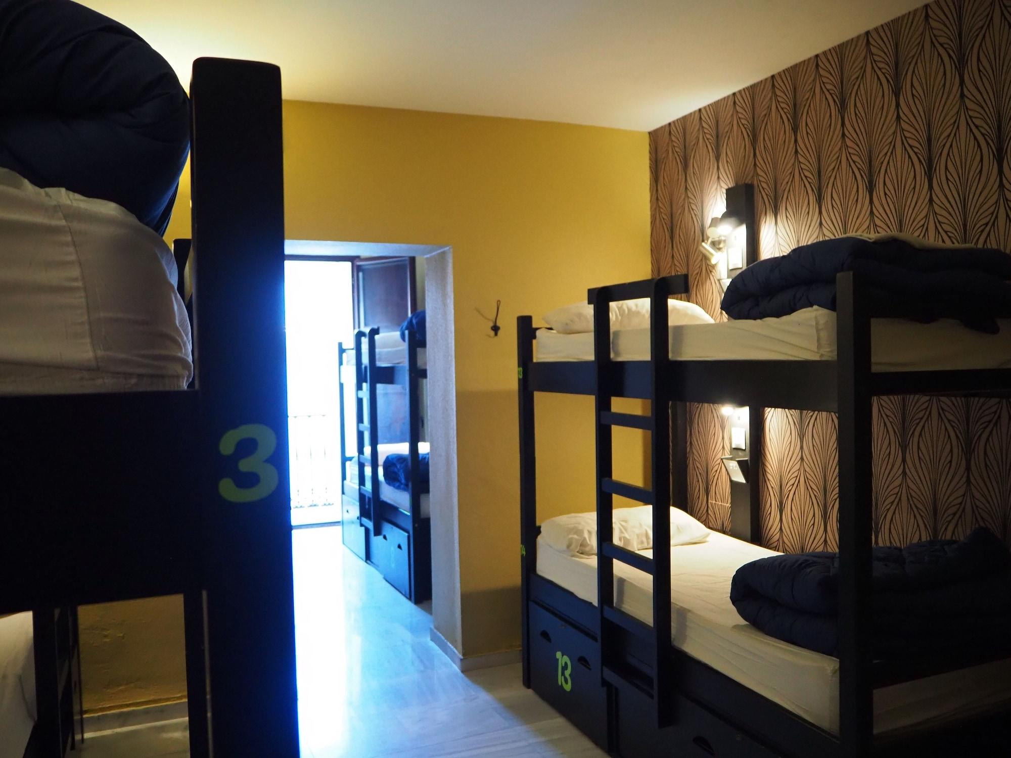 Joy Plaza De Armas Hostel Севиля Екстериор снимка