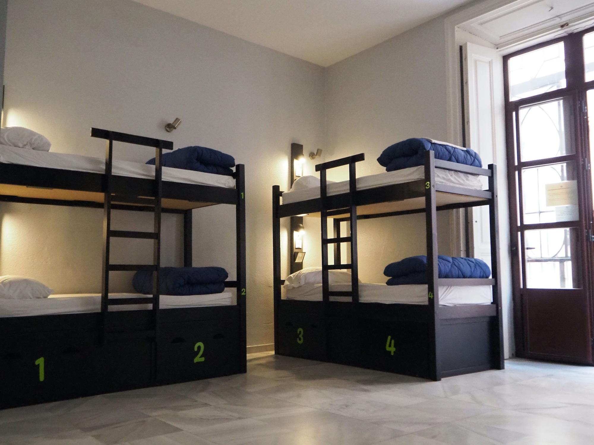 Joy Plaza De Armas Hostel Севиля Екстериор снимка