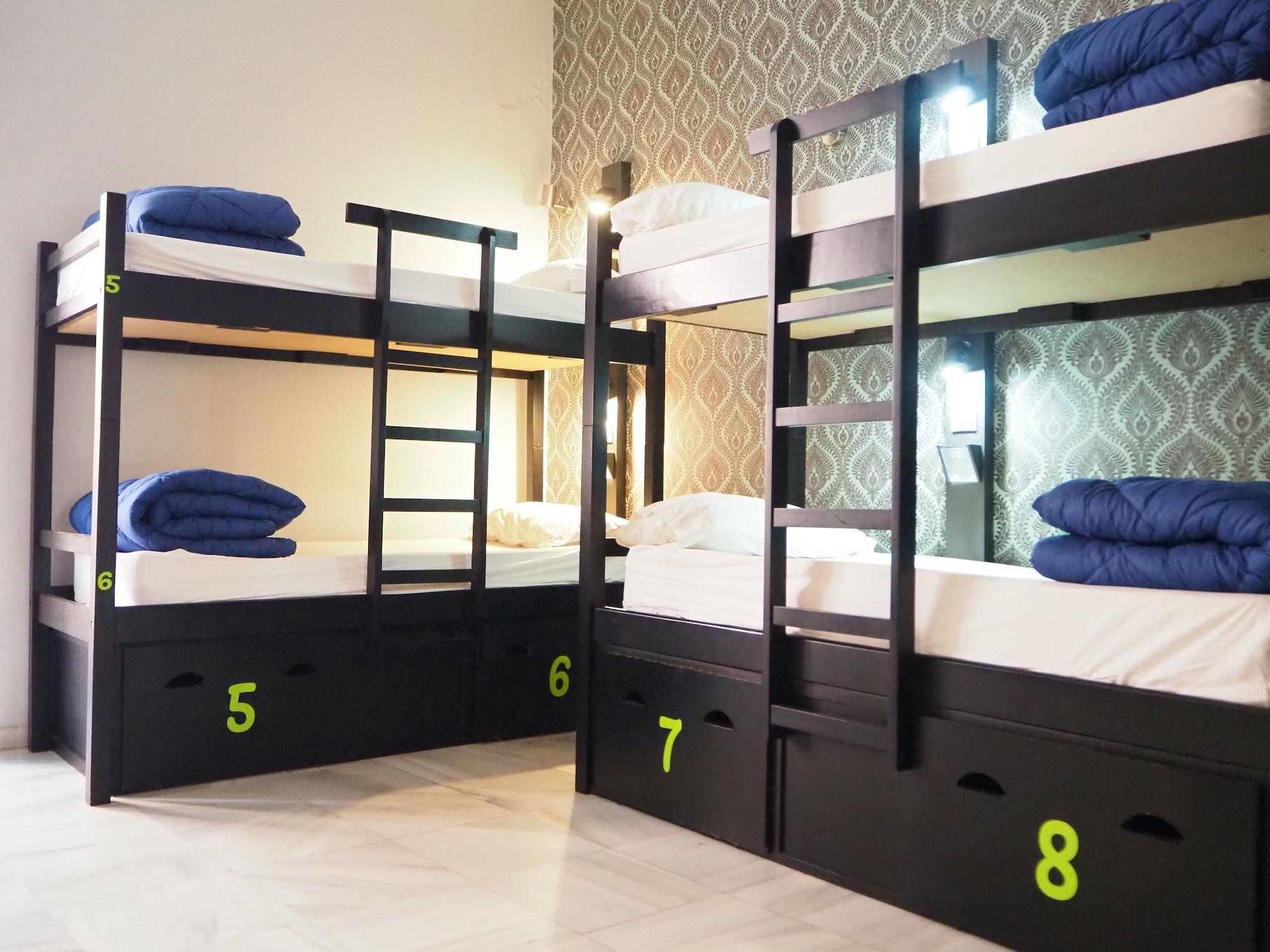 Joy Plaza De Armas Hostel Севиля Екстериор снимка