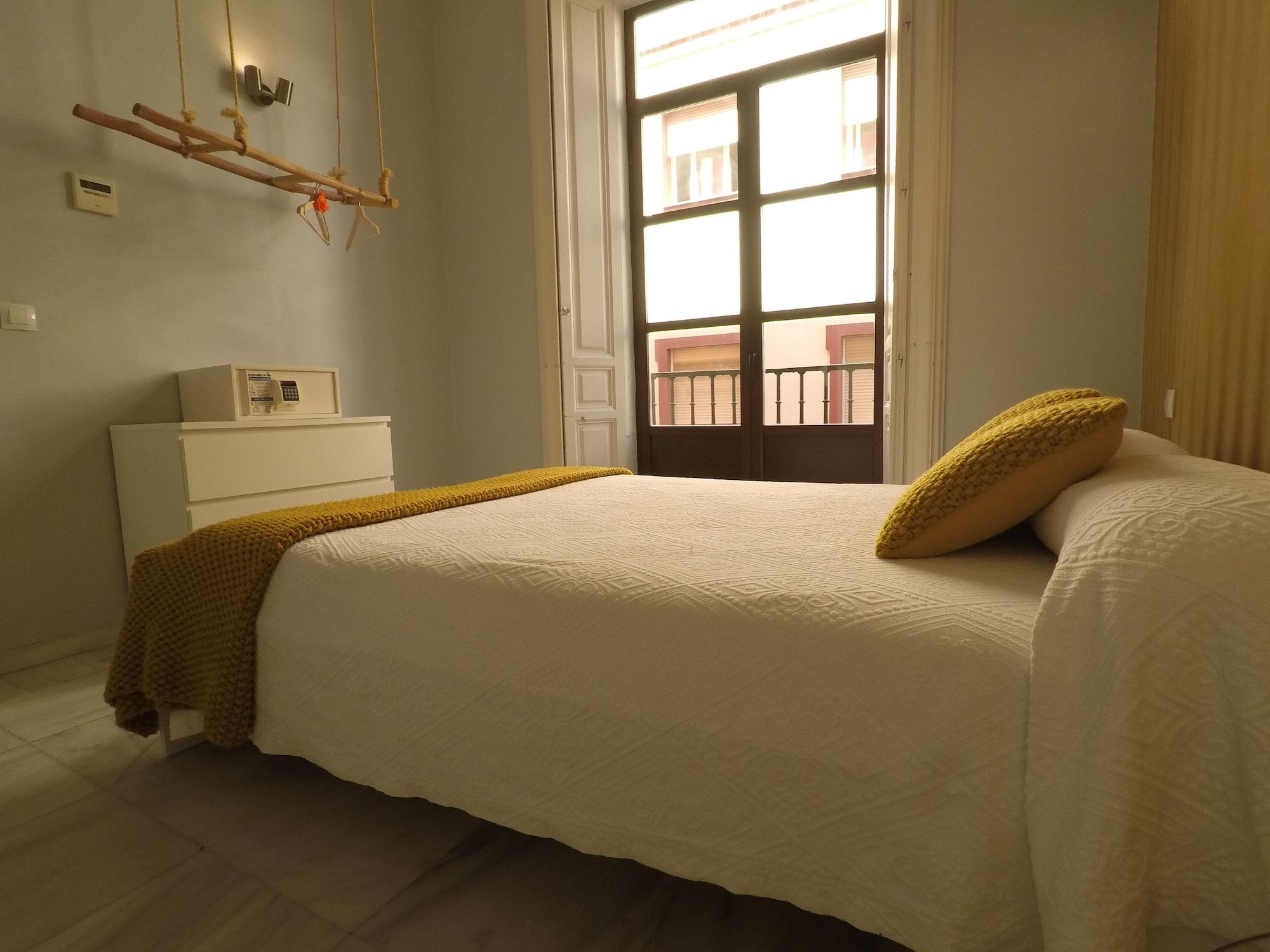 Joy Plaza De Armas Hostel Севиля Екстериор снимка