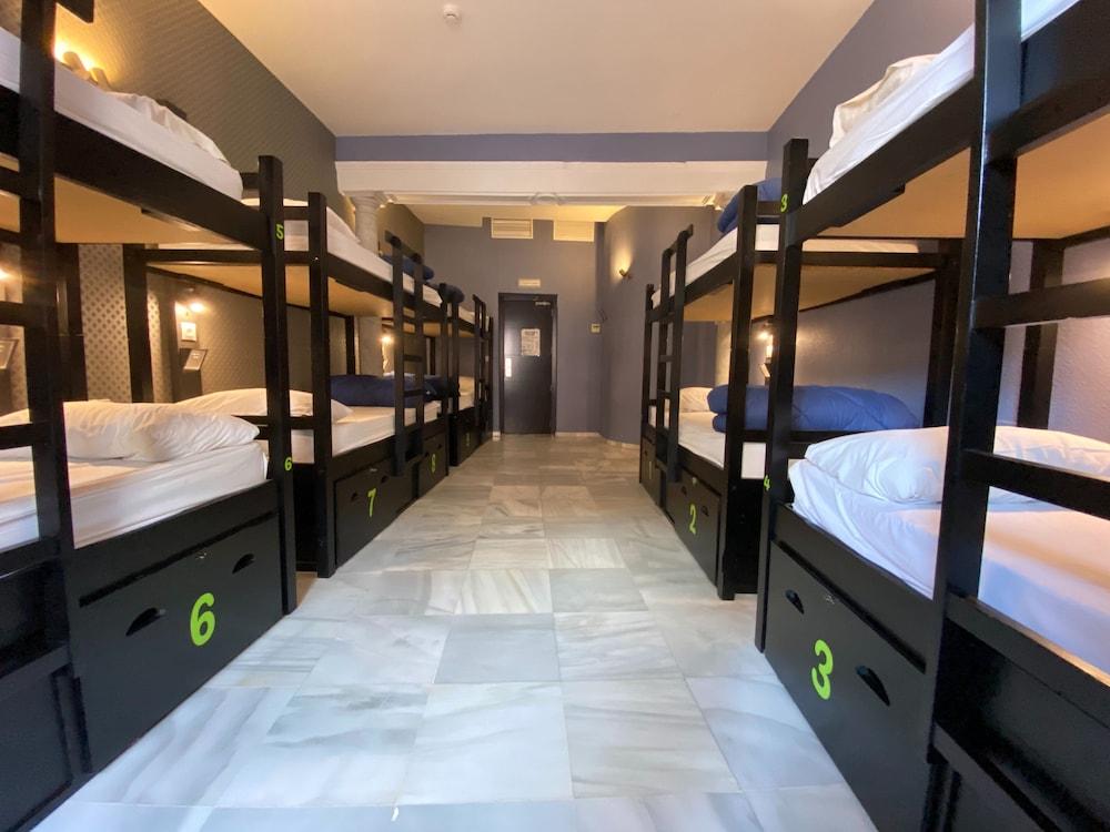 Joy Plaza De Armas Hostel Севиля Екстериор снимка