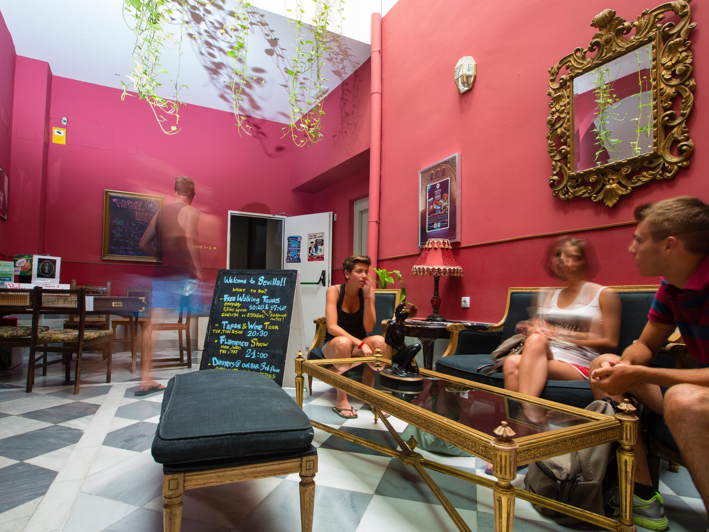 Joy Plaza De Armas Hostel Севиля Екстериор снимка