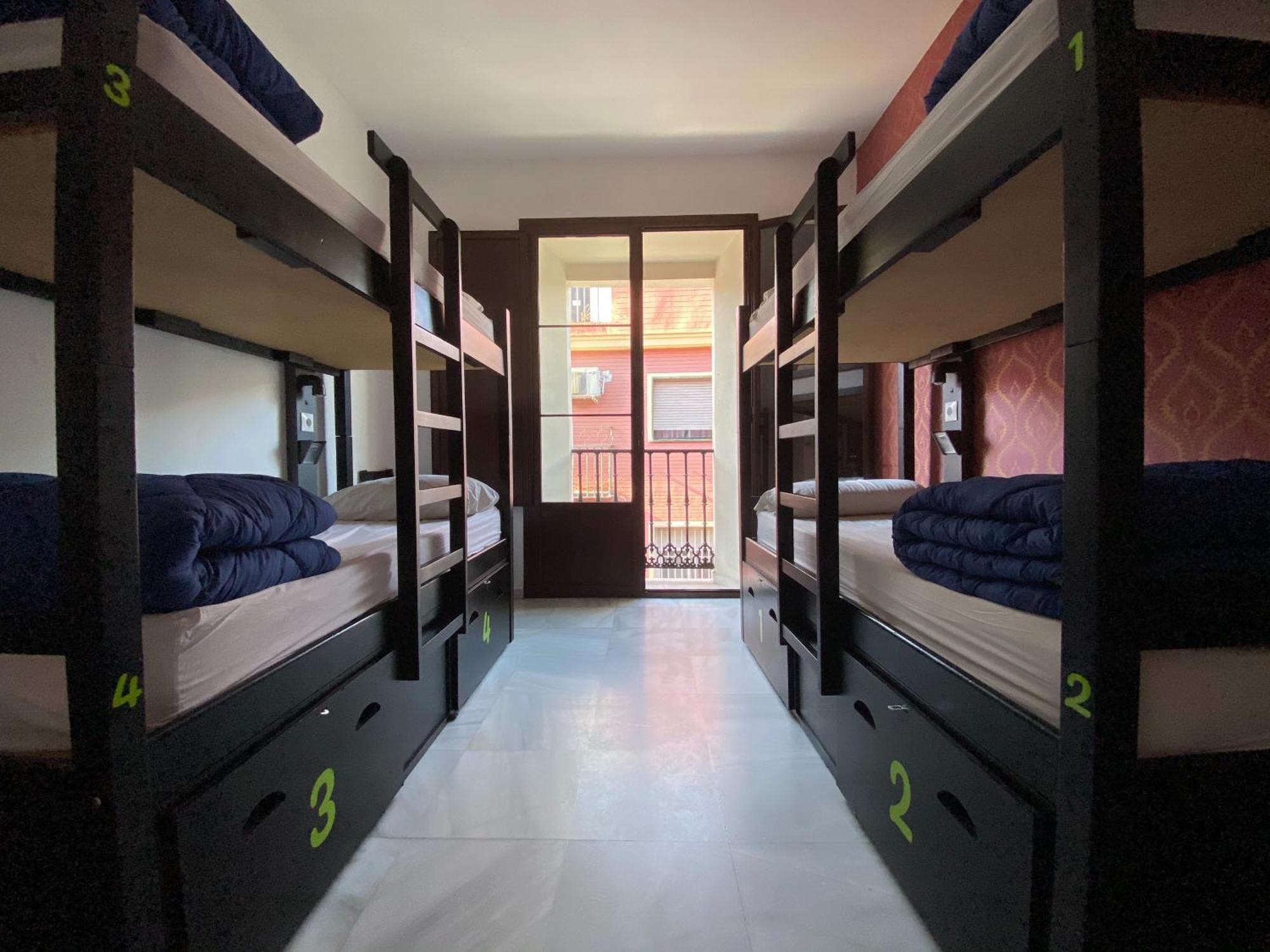 Joy Plaza De Armas Hostel Севиля Стая снимка