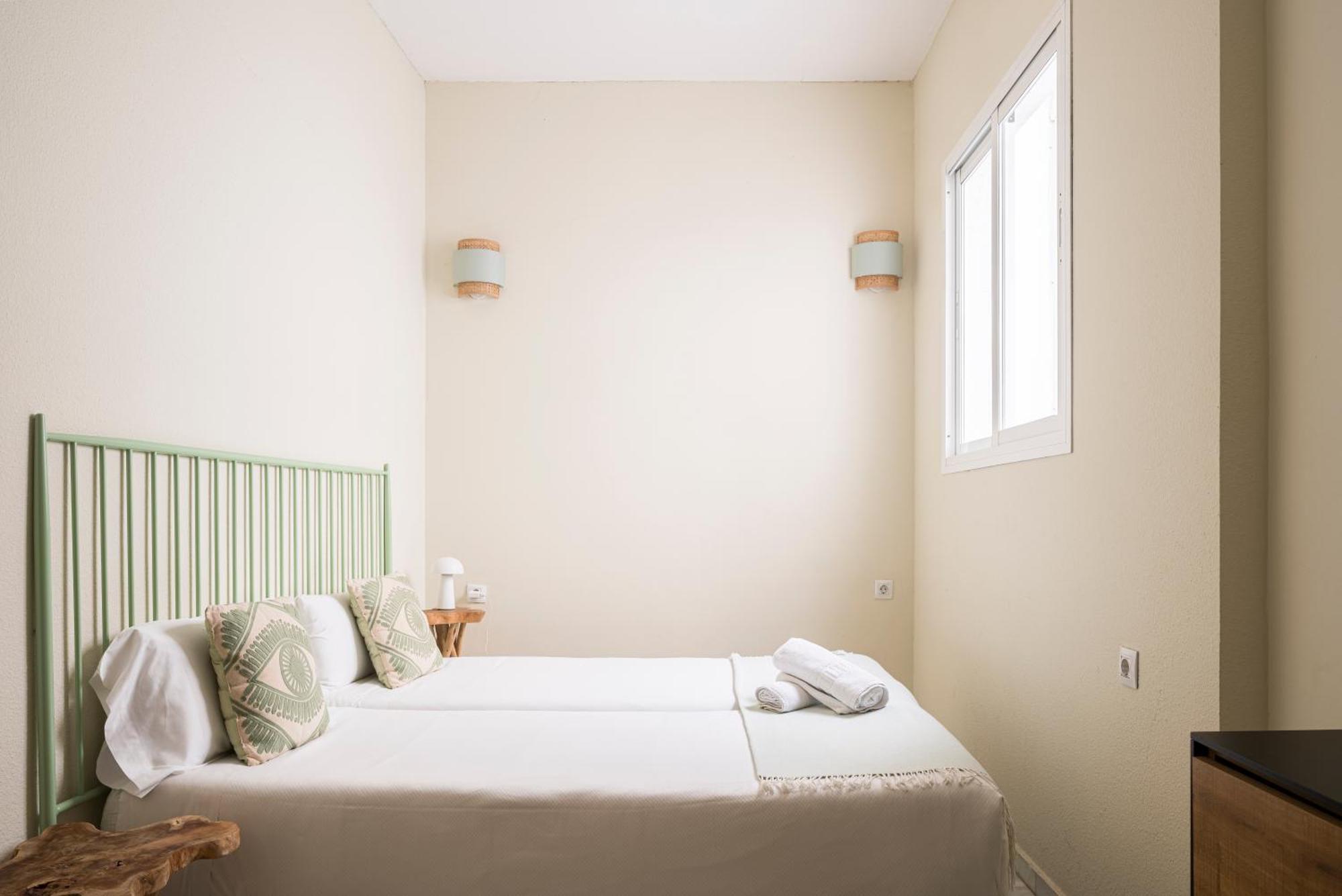 Joy Plaza De Armas Hostel Севиля Екстериор снимка