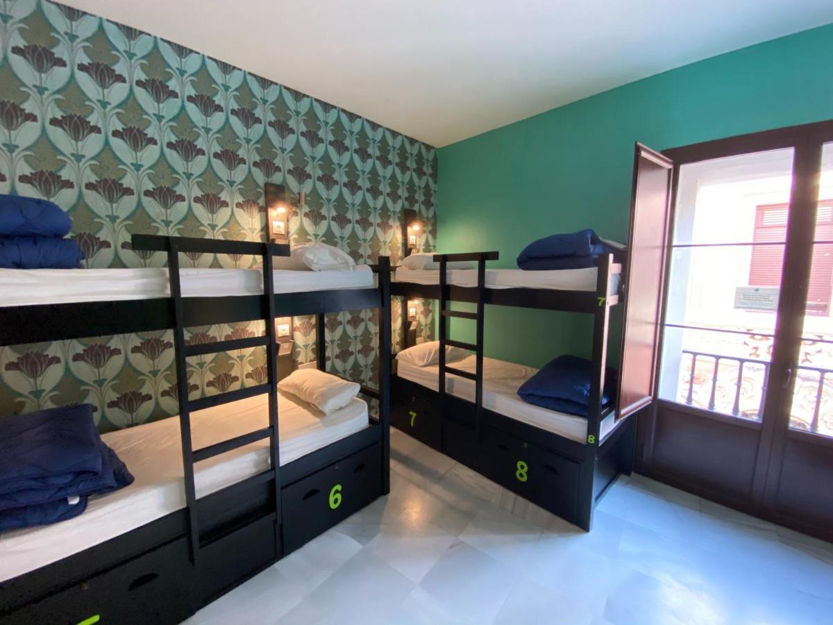 Joy Plaza De Armas Hostel Севиля Екстериор снимка